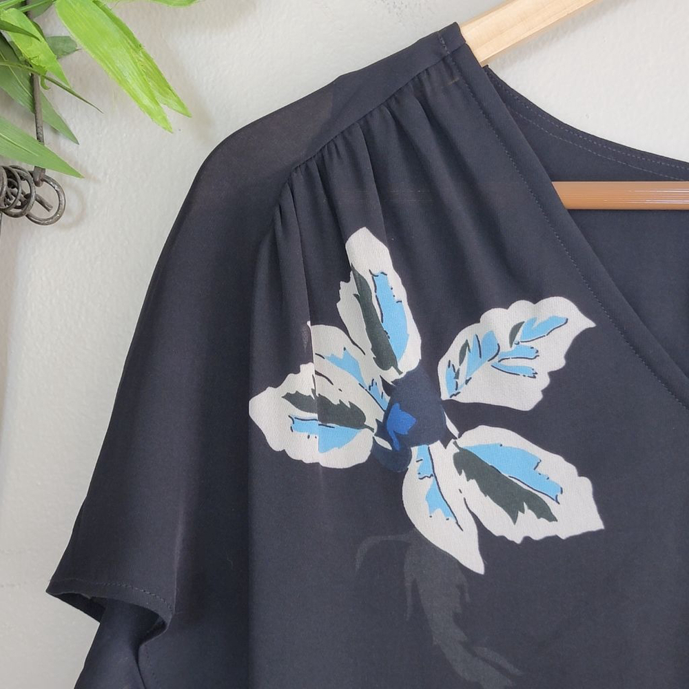 Cabi #5020 Fiore Floral Sheer V Neck Pleated Short Sleeve Blouse Top Black Red L - Picture 3 of 9